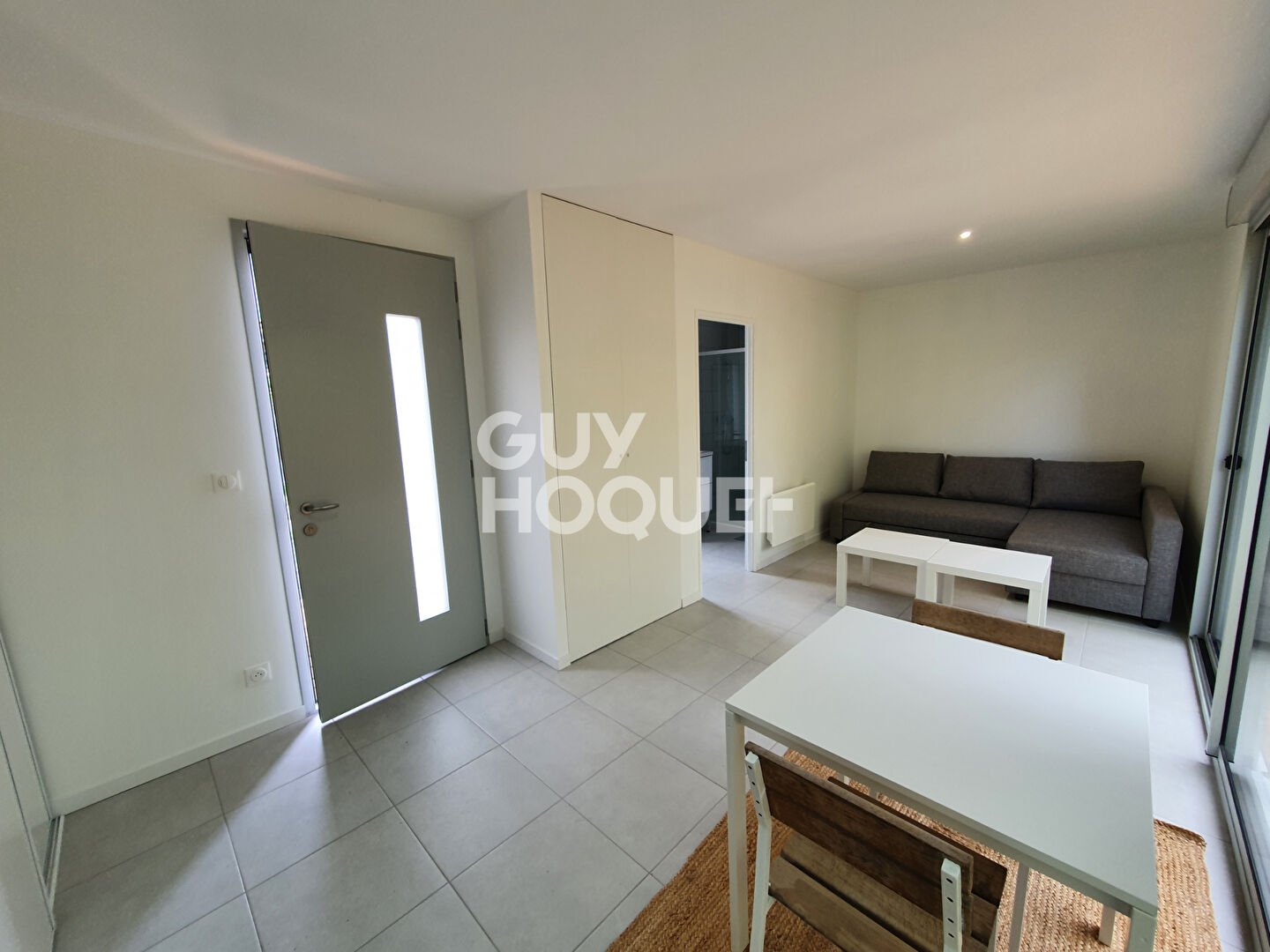 Studio meublé + Terrasse