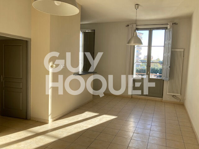 Appartement 2 chambres 68 m² avec Balcon et vue sur le canal de Beaucaire