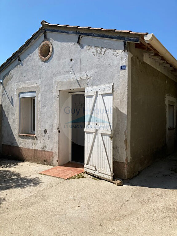 THEZIERS, Maisonnette T2 avec jardin.