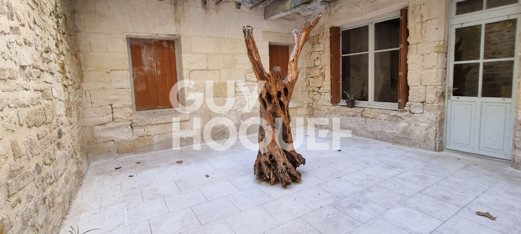 Appartement  situé à Beaucaire 4 pièces de 61 m² à rénover avec cour et garage