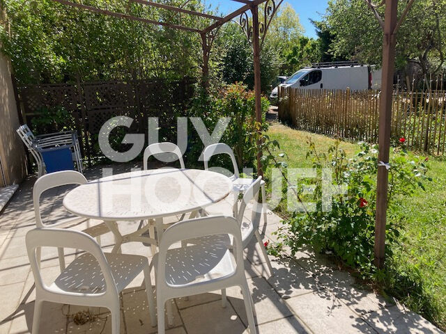 Appartement  meublé dans partie de Mas avec place de parking  terrasse et jardin.