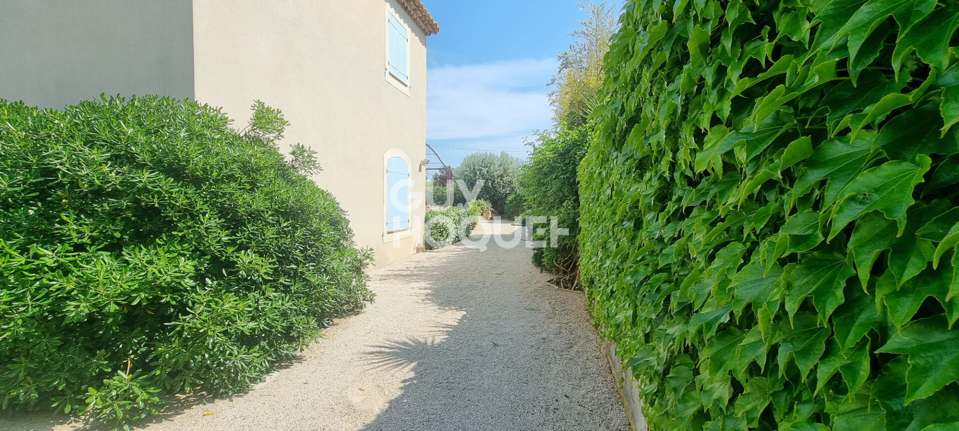 Tarascon  149 m² 3 chambres jardin Piscine