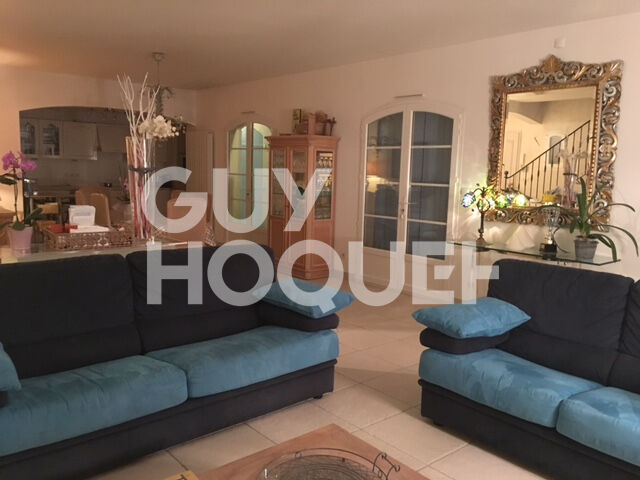 Tarascon  149 m² 3 chambres jardin Piscine