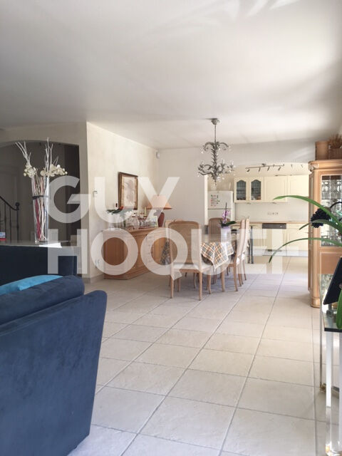 Tarascon  149 m² 3 chambres jardin Piscine