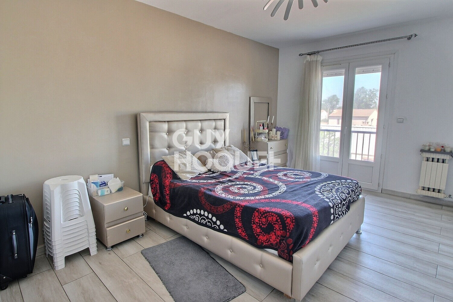 Appartement Tarascon 3 chambres avec balcon et cave .