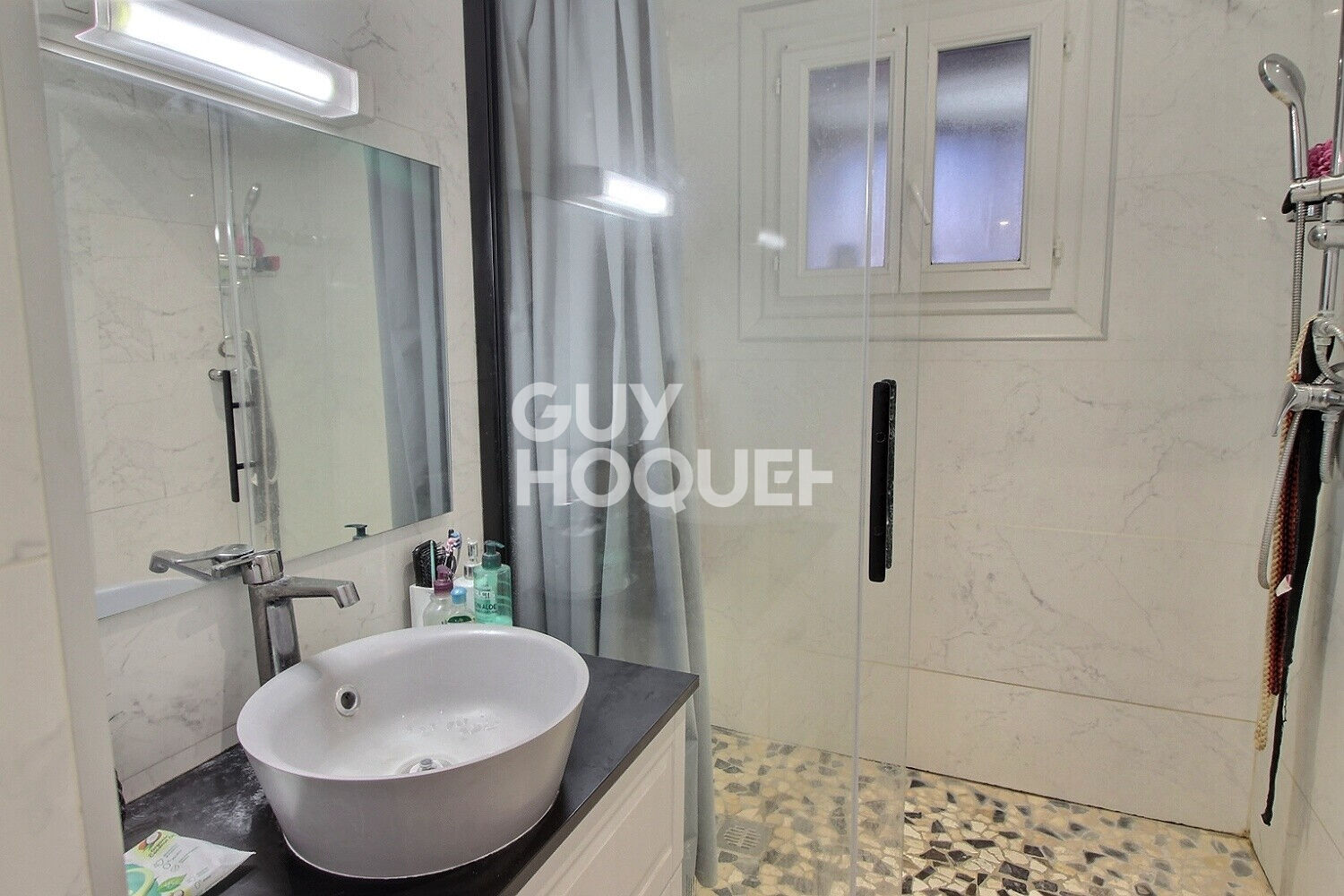 Appartement Tarascon 3 chambres avec balcon et cave .