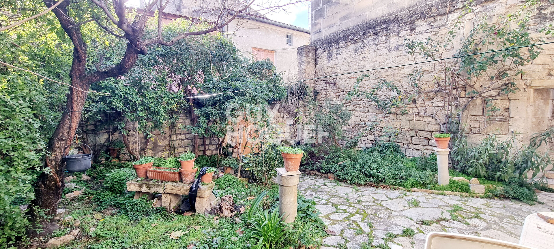 Maison Tarascon 2 pièce(s) 60 m2 avec jardin .