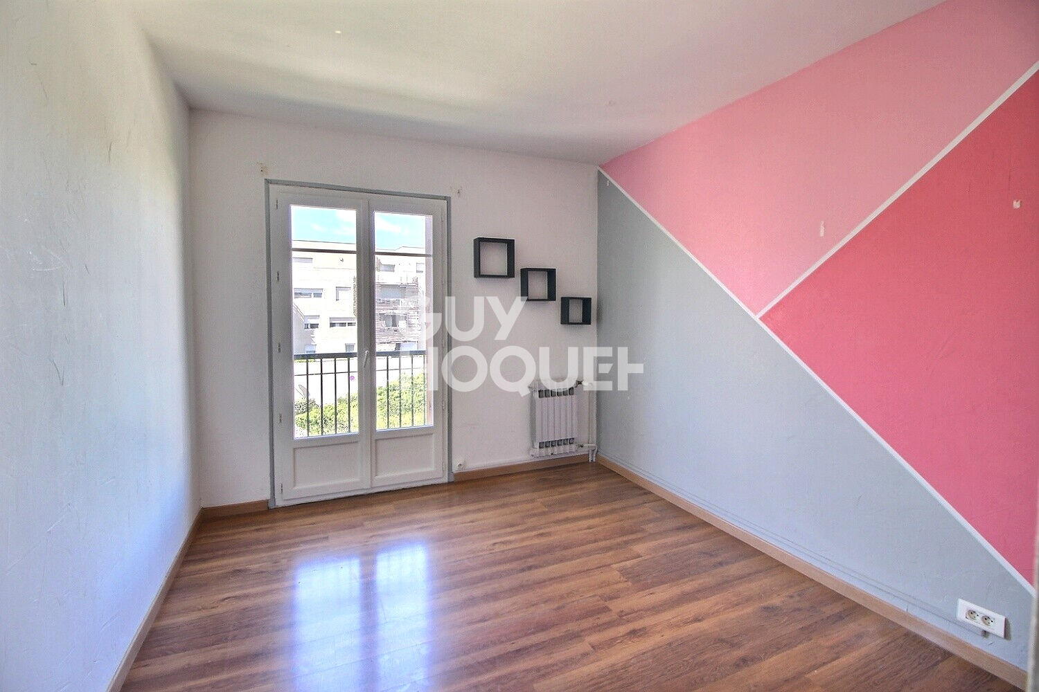 Appartement lumineux avec garage.