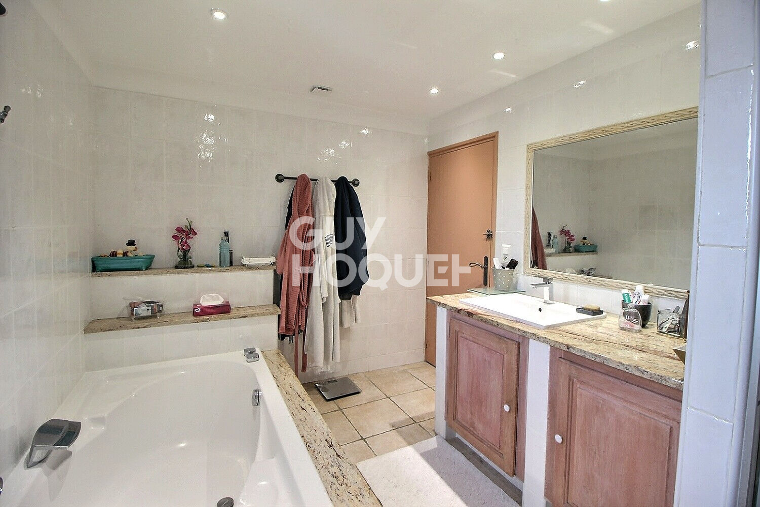 Propriété à Tarascon 10 pièces 230m2