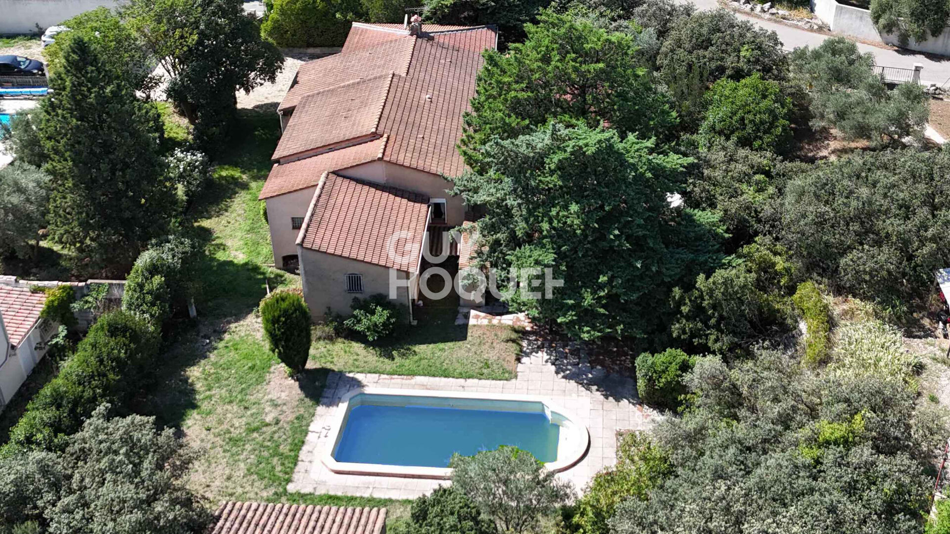 Villa de plain-pied  avec  studio indépendant et piscine - 221 m² - Caumont sur Durance