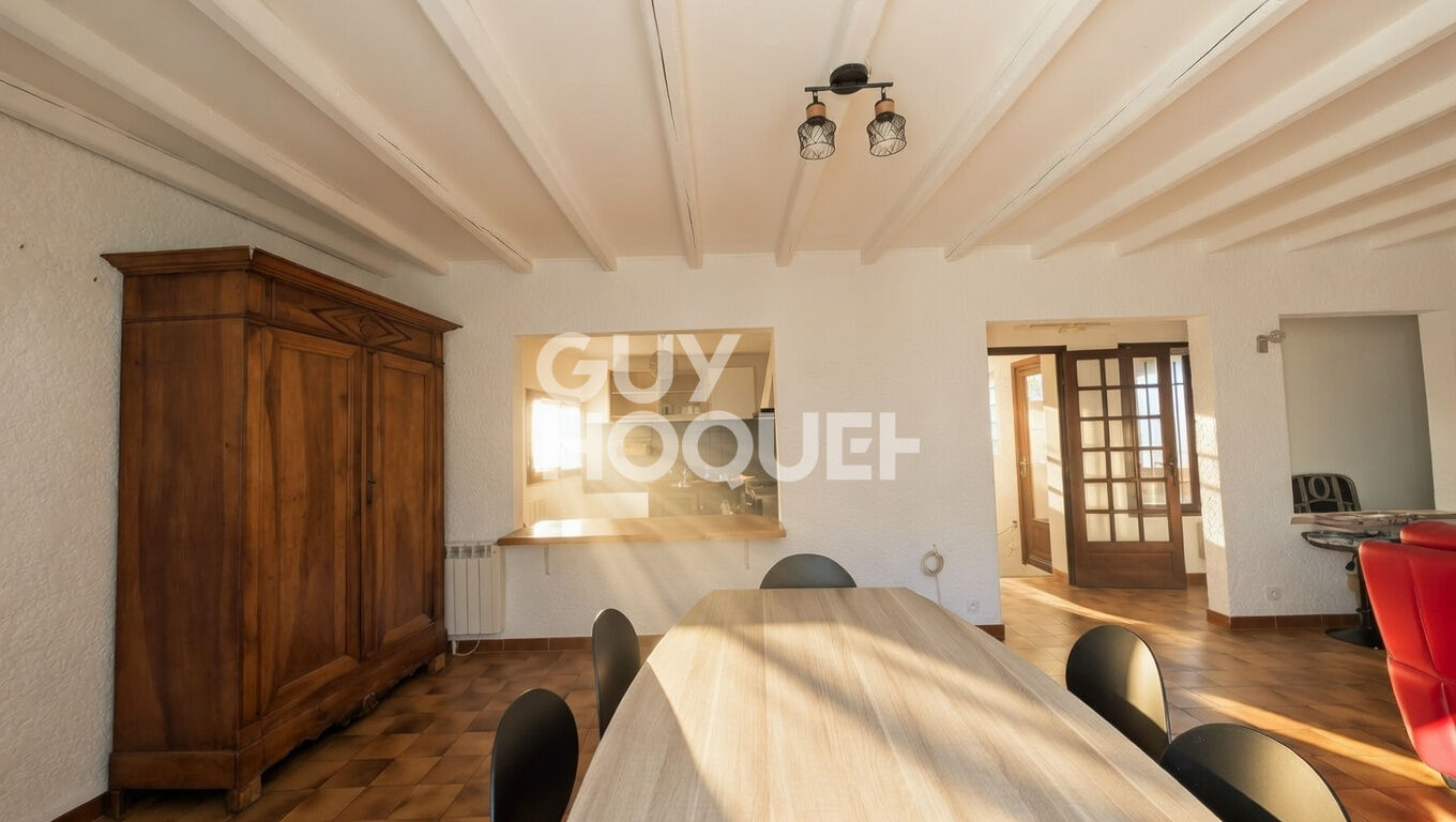 Bâtisse du XVIII siècle composé d'un  local commercial et appartement