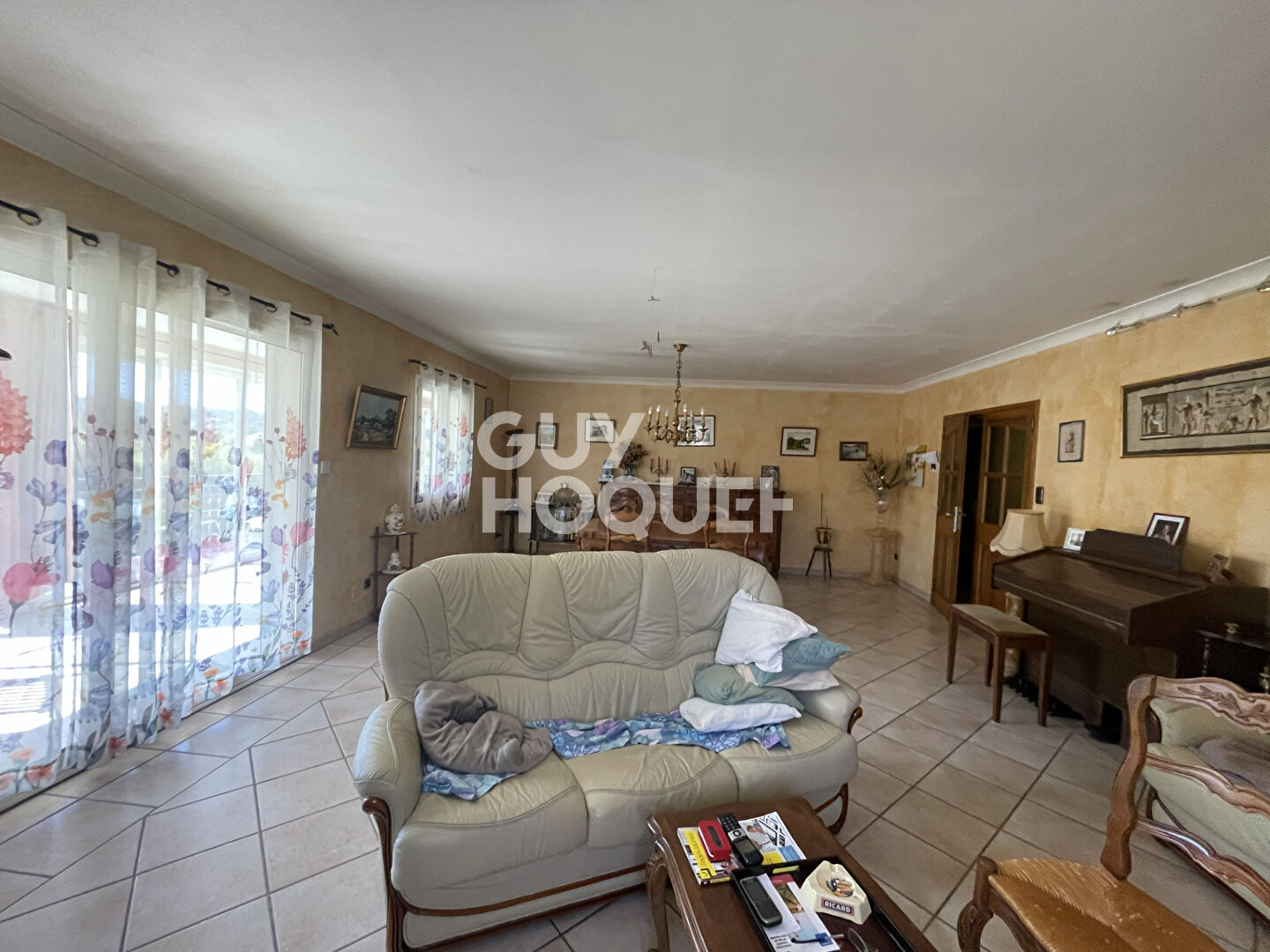 ENSEMBLE IMMOBILIER  : 2 HABITATIONS  + HANGAR DE 150 m² SUR 2 000 m² DE TERRAIN