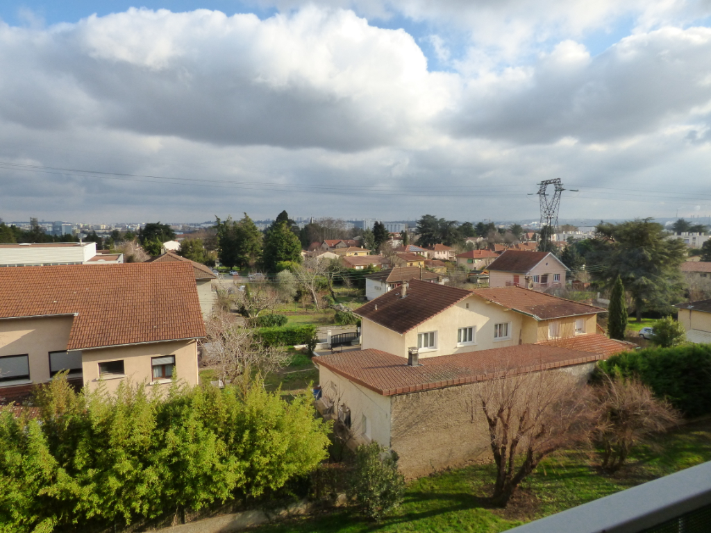 Vente : appartement 4 pièces à PIERRE BENITE