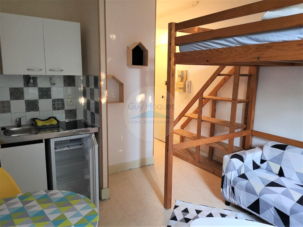 STUDIO MEUBLE DERNIER ETAGE SUR COUR TOULOUSE SAINT AGNE METRO SAINT AGNE SNCF
