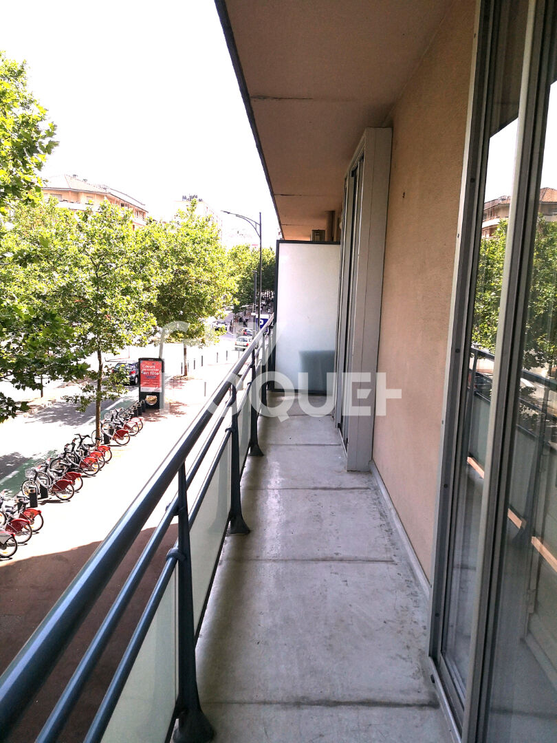 GRAND APPARTEMENT TYPE 3 TRAVERSANT BALCON CAVE TOULOUSE METRO TRAMWAY ET GARE DES ARENES
