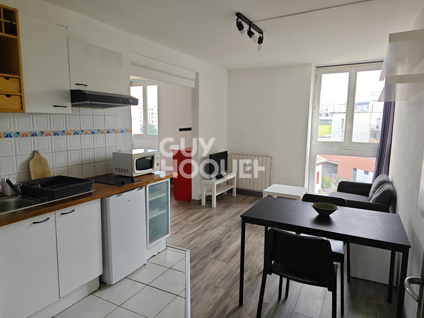 APPARTEMENT TYPE 1 BIS LOUE MEUBLE DERNIER ETAGE PARKING METRO EMPALOT