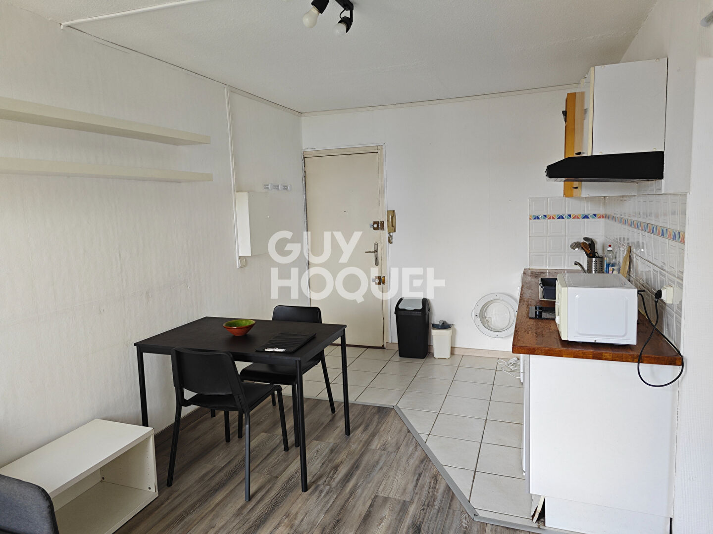 APPARTEMENT TYPE 1 BIS LOUE MEUBLE DERNIER ETAGE PARKING METRO EMPALOT