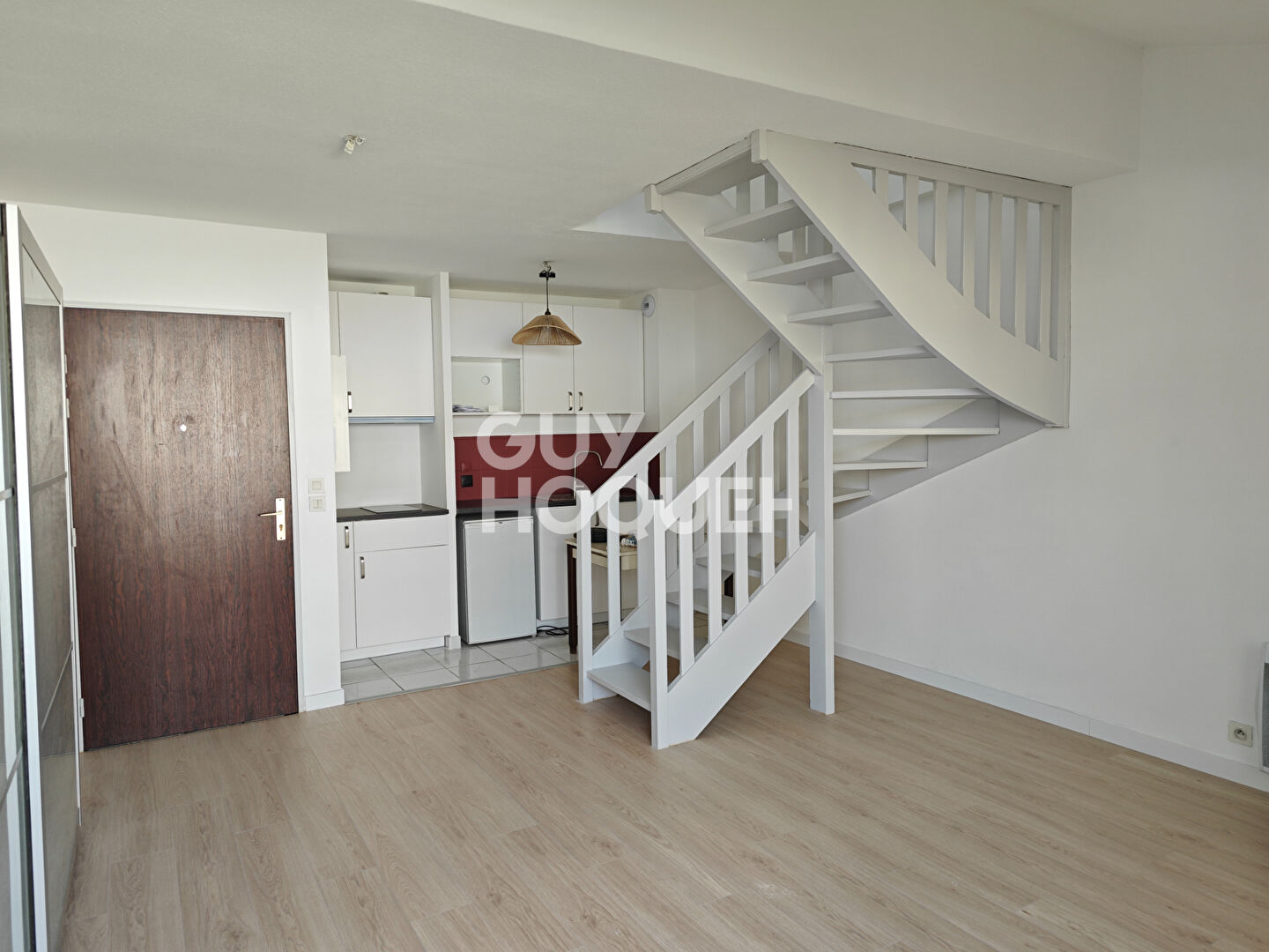 APPARTEMENT TYPE 2 DUPLEX BALCON PARKING COUVERT CELLIER METRO SAINT AGNE