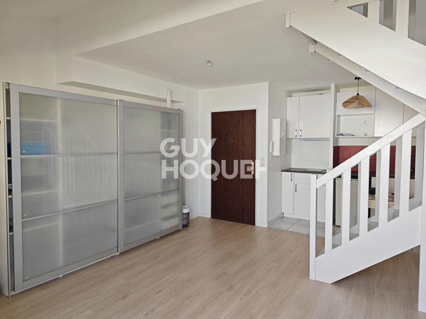 APPARTEMENT TYPE 2 DUPLEX BALCON PARKING COUVERT CELLIER METRO SAINT AGNE