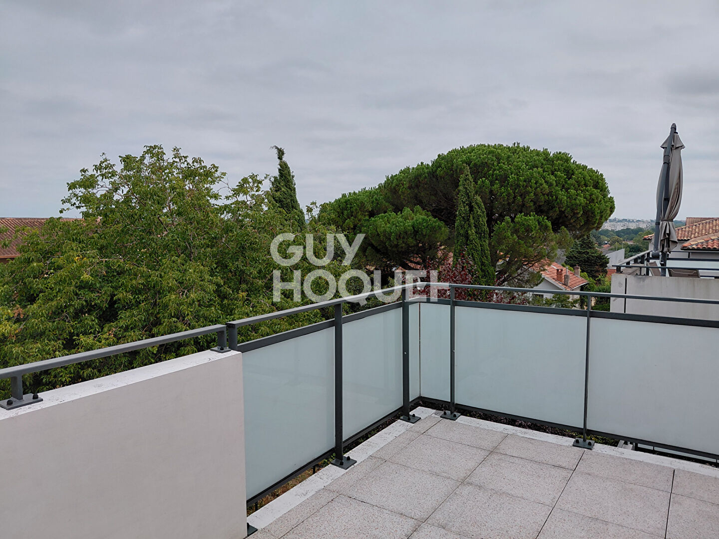 2 pièce(s)+terrasse+pkg sous-sol