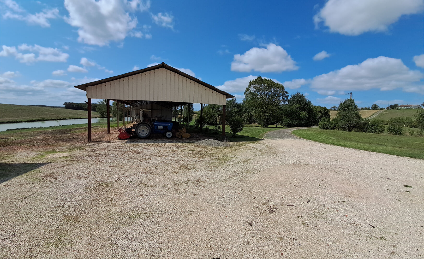 Propriété  proche Gimont 7 pièces 200 m2  avec dépendances sur 7.8 hectares