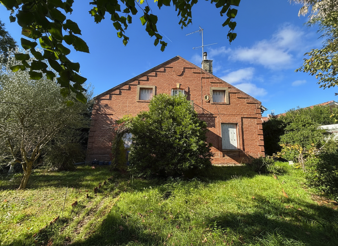 COEUR COTE PAVEE  MAGNIFIQUE  TOULOUSAINE  DE TYPE  6 A RENOVER