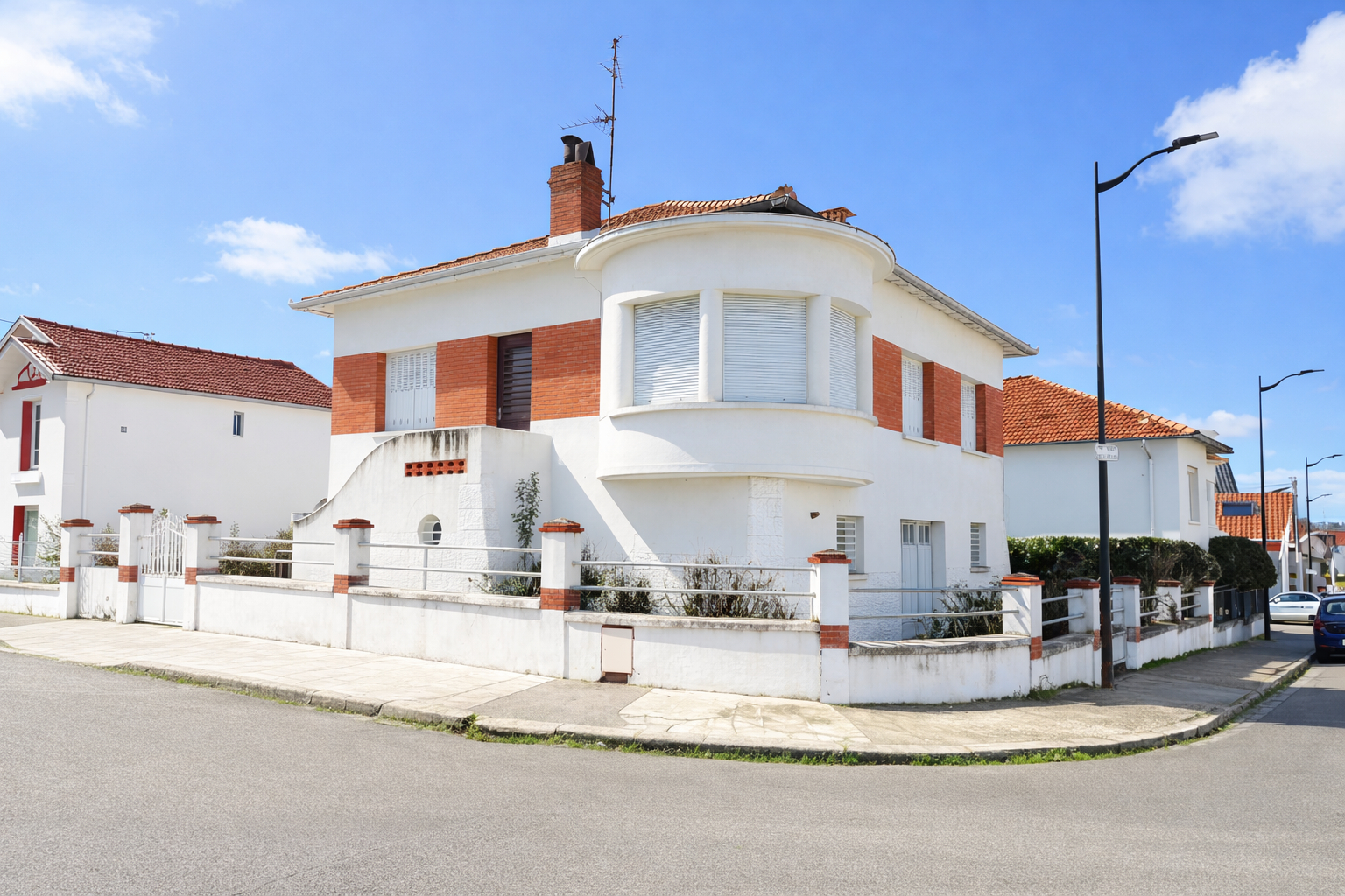 RARE : L'ELEGANCE A REINVENTER AU COEUR DE LA COTE PAVEE