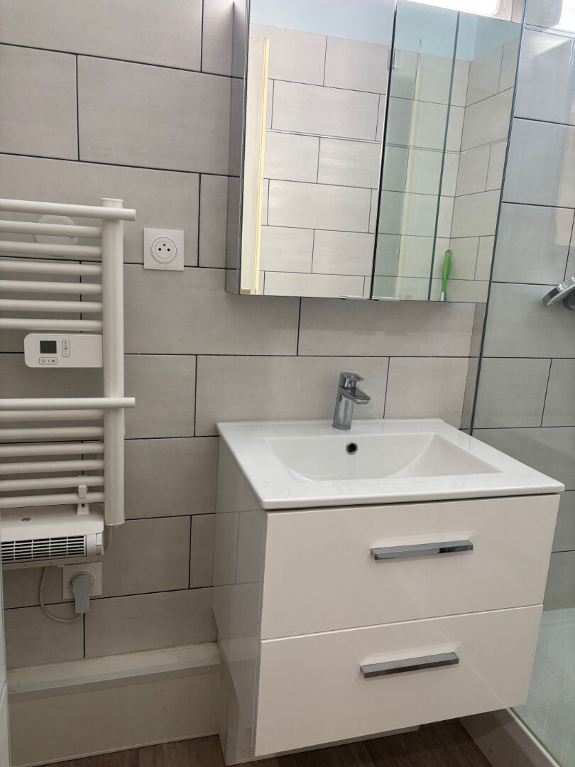 ROSERAIE /BONNEFOY APPARTEMENT T 3  AVEC PARKING AERIEN PRIVATIF ET CELLIER