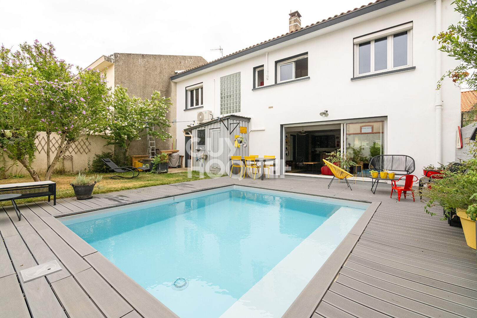 Fer à Cheval : Charmante maison T5 avec garage et piscine