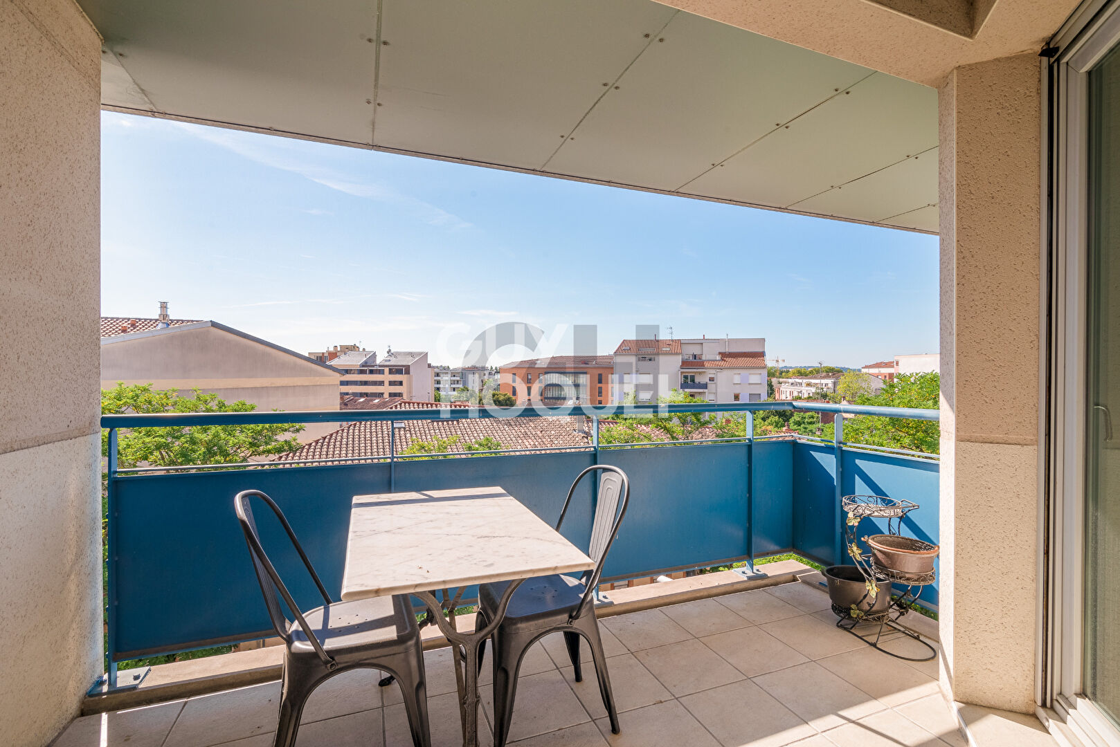 EXCLUSIVITÉ - ARÈNES - DERNIER ÉTAGE - BEAU T3  AVEC BALCON ET GARAGE