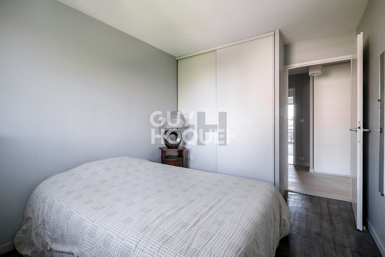 EXCLUSIVITÉ - ARÈNES - DERNIER ÉTAGE - BEAU T3  AVEC BALCON ET GARAGE