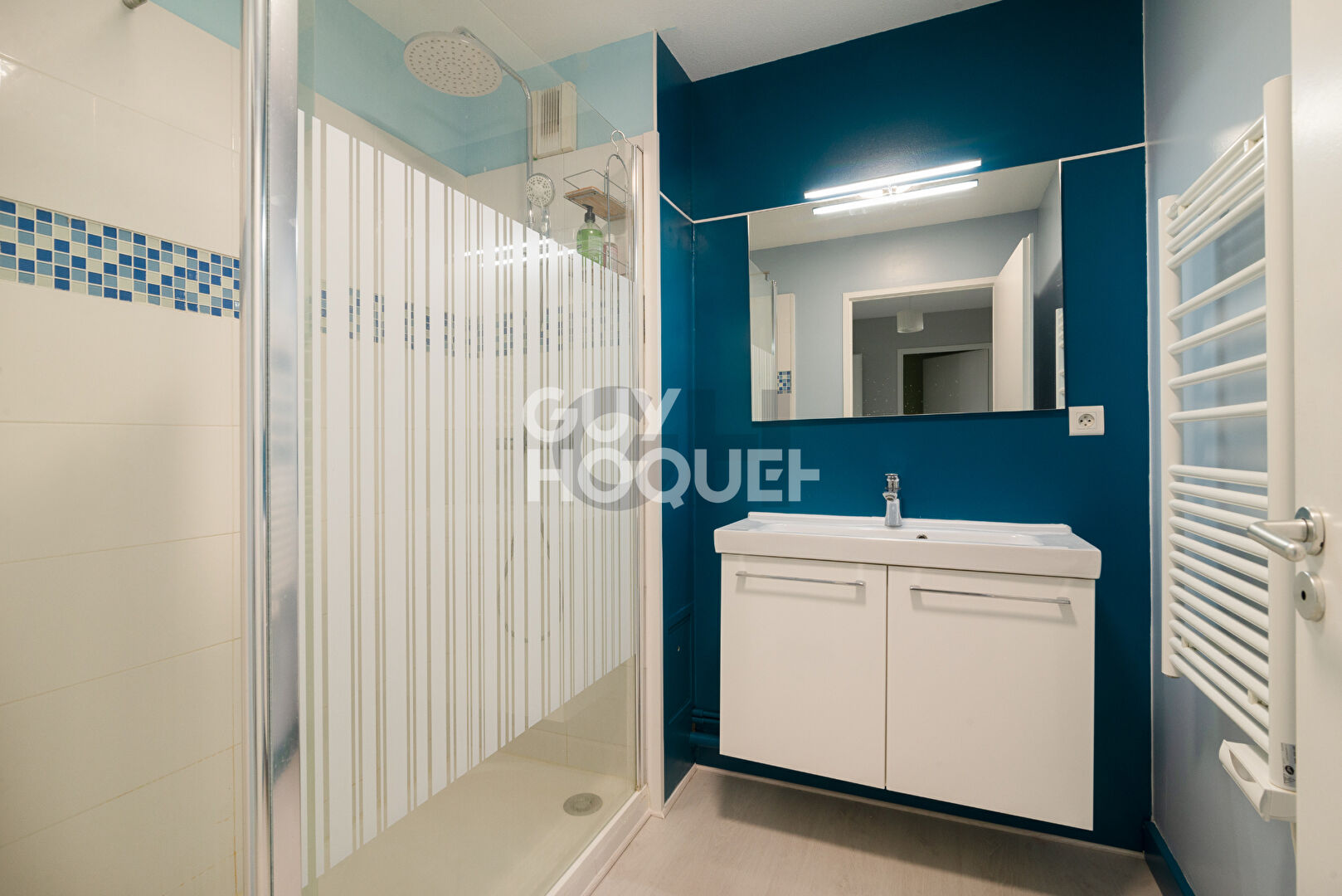 EXCLUSIVITÉ - ARÈNES - DERNIER ÉTAGE - BEAU T3  AVEC BALCON ET GARAGE