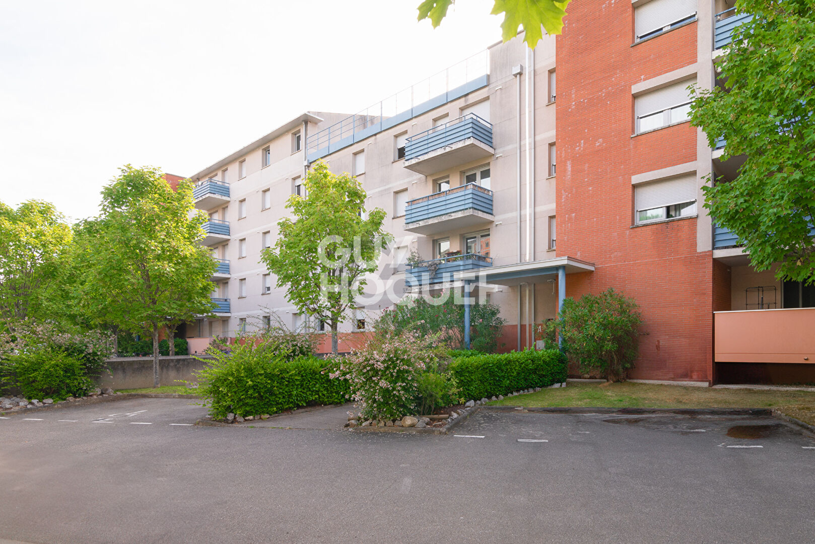 EXCLUSIVITÉ - ARÈNES - DERNIER ÉTAGE - BEAU T3  AVEC BALCON ET GARAGE
