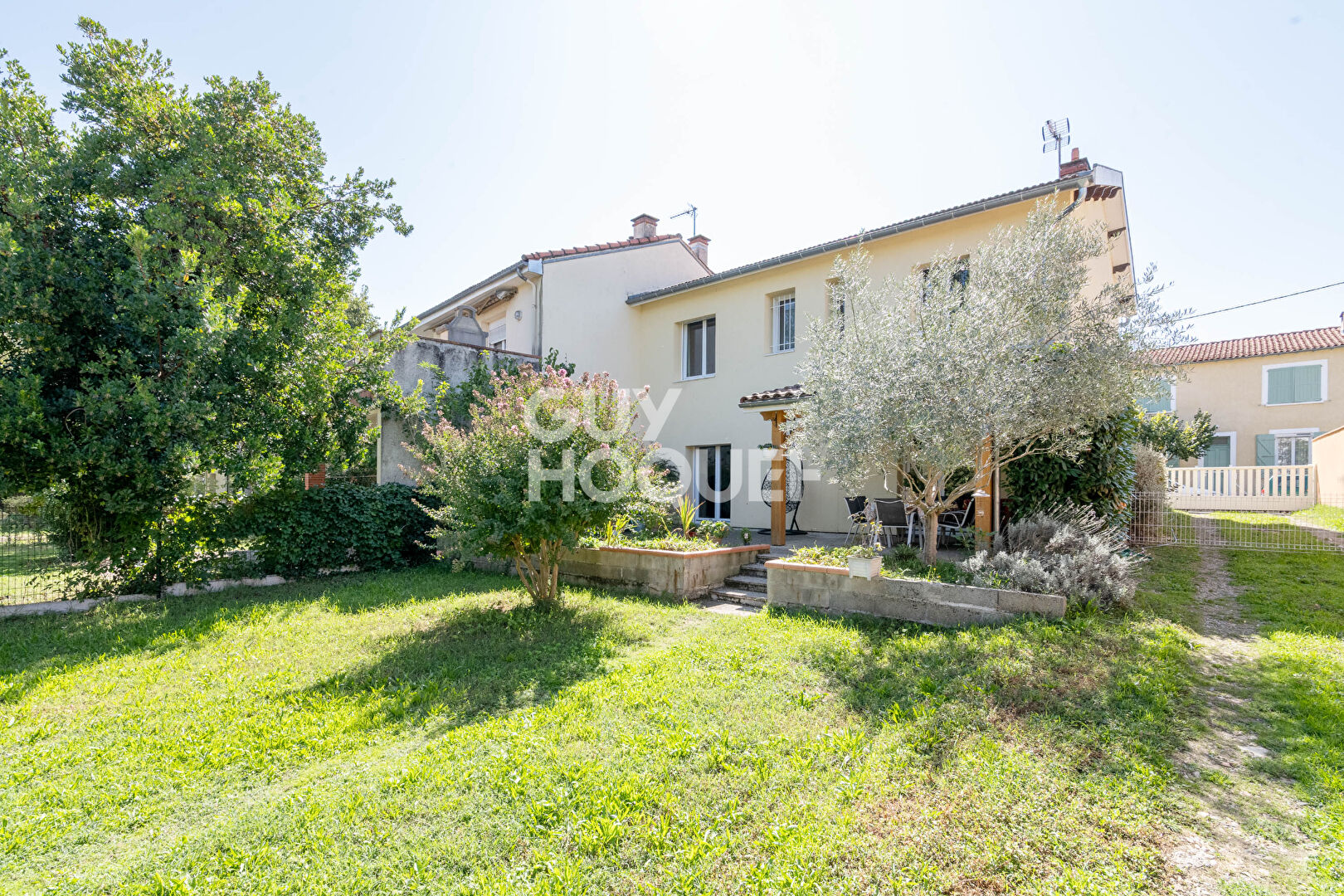 Fontaine Lestang : Maison familiale avec grand jardin