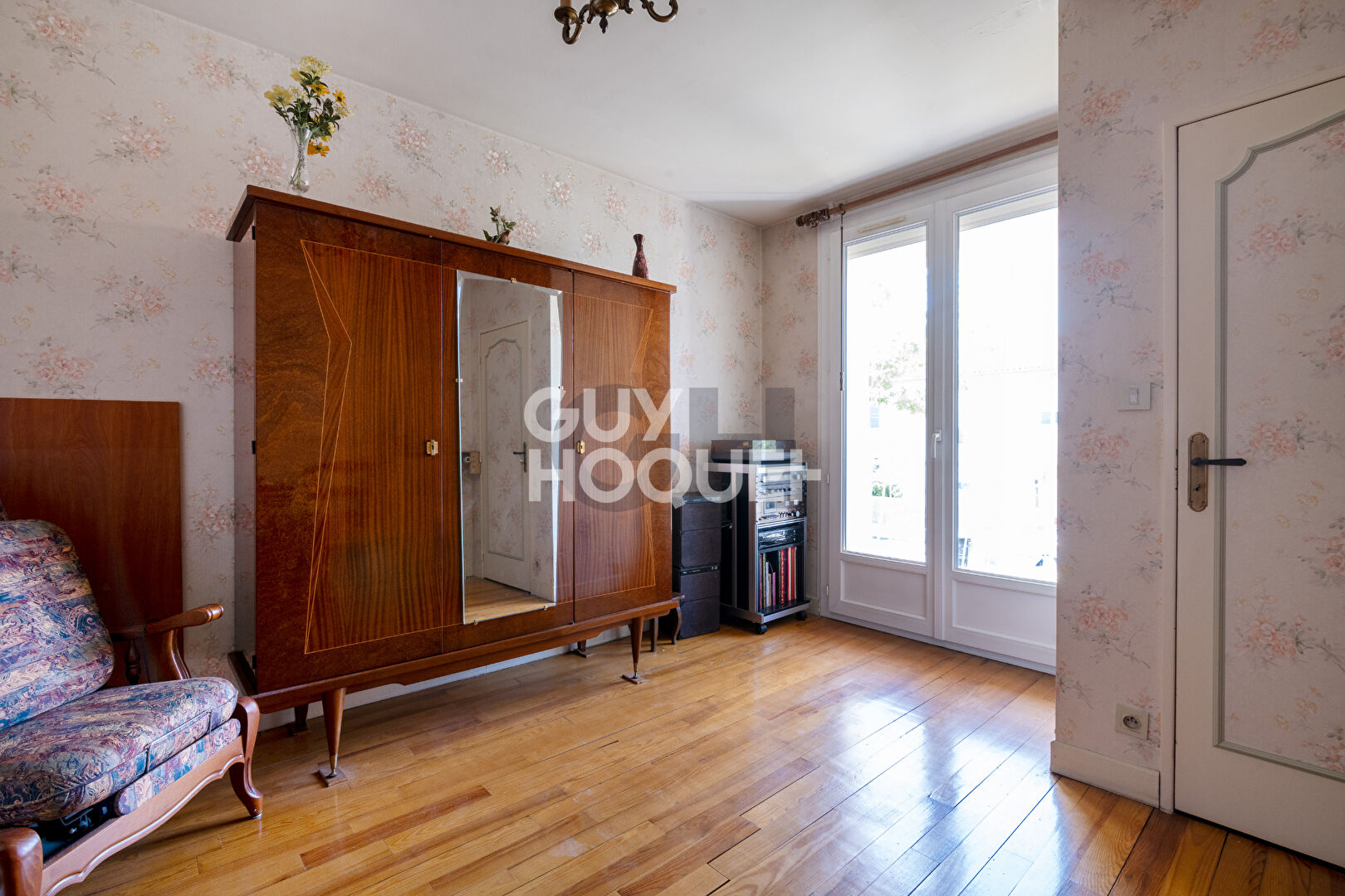 Maison familiale avec jardin, garage et 4 chambres   Réf 6154