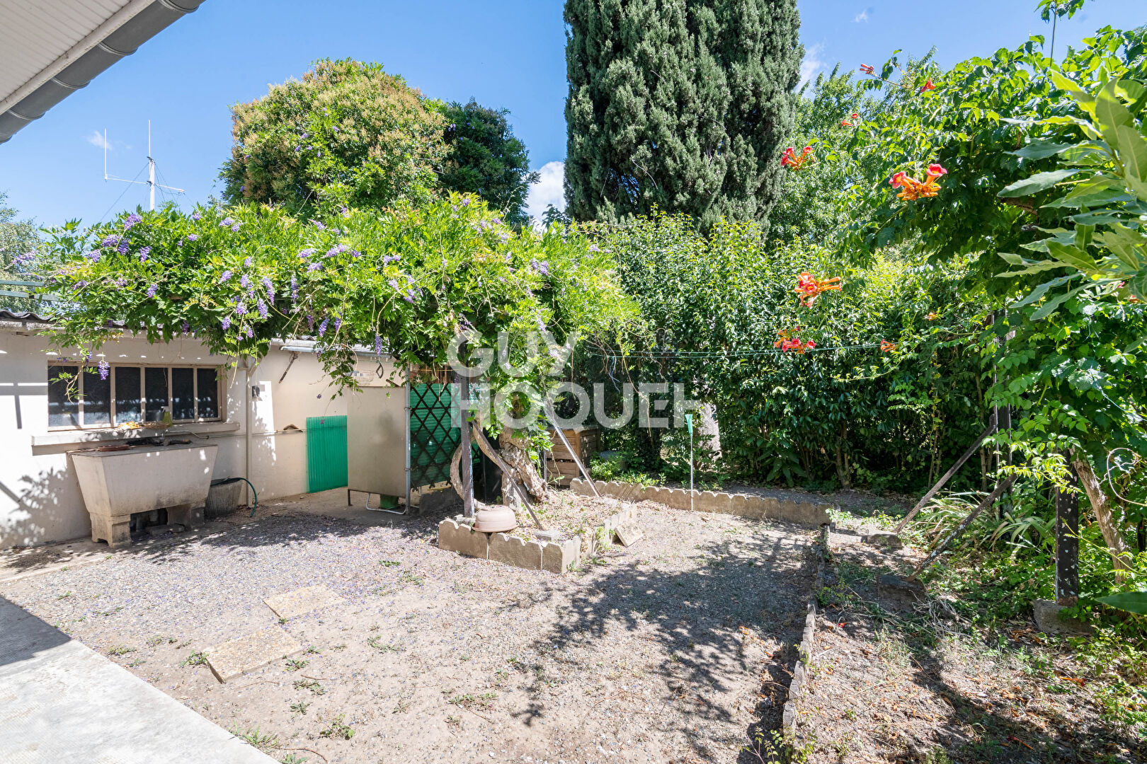 Maison familiale avec jardin, garage et 4 chambres   Réf 6154