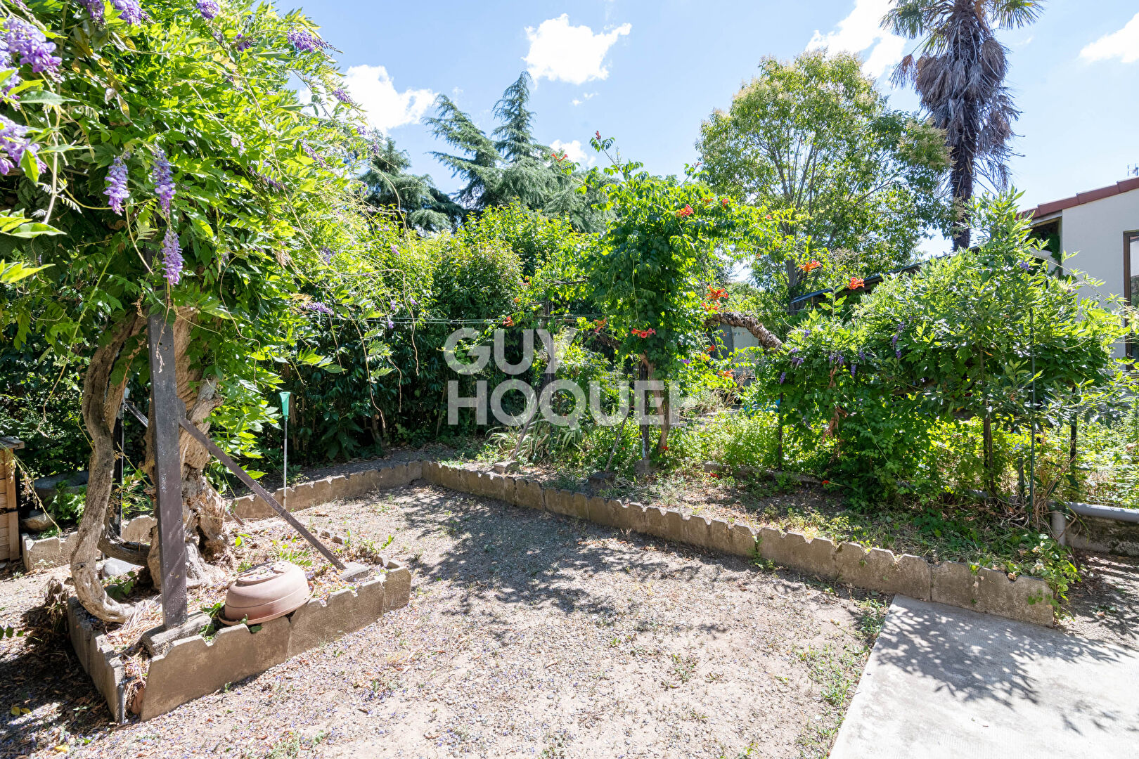 Maison familiale avec jardin, garage et 4 chambres   Réf 6154
