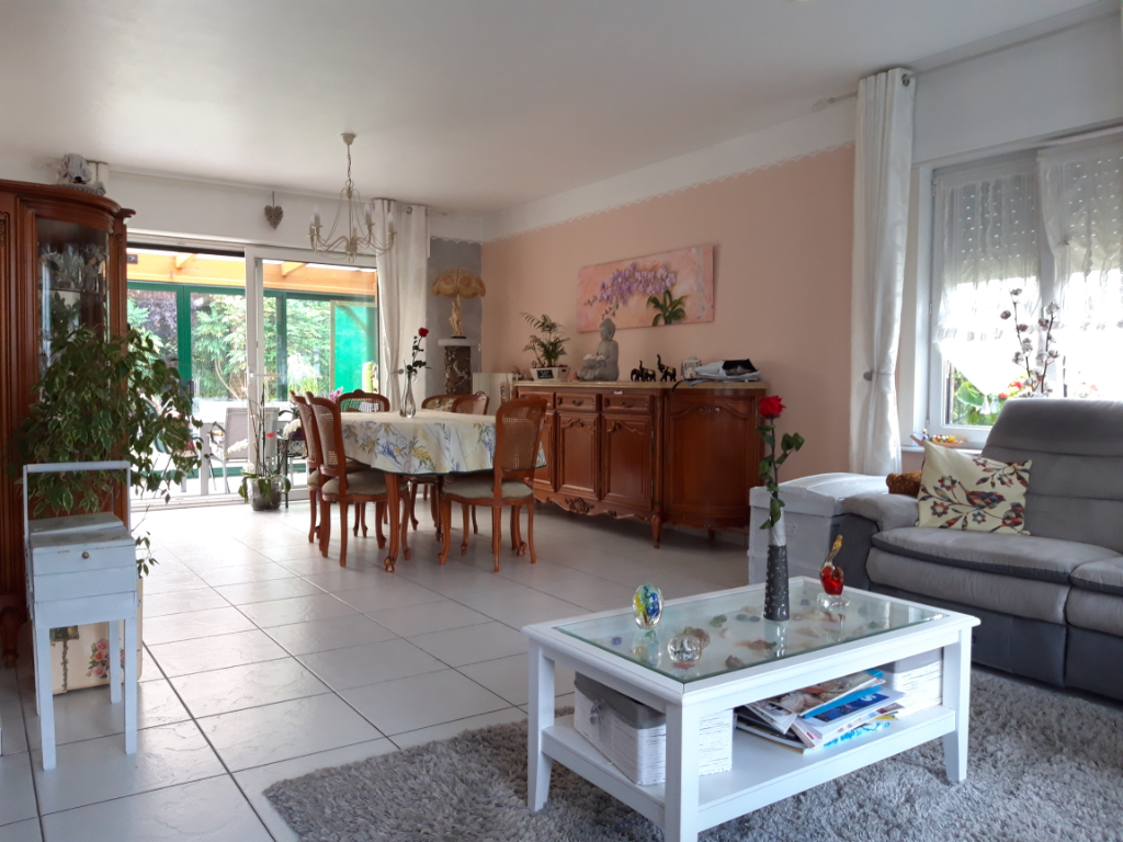 À vendre, maison d'une surface habitable de 125 m², 5 pièces à HALLUIN (59250).