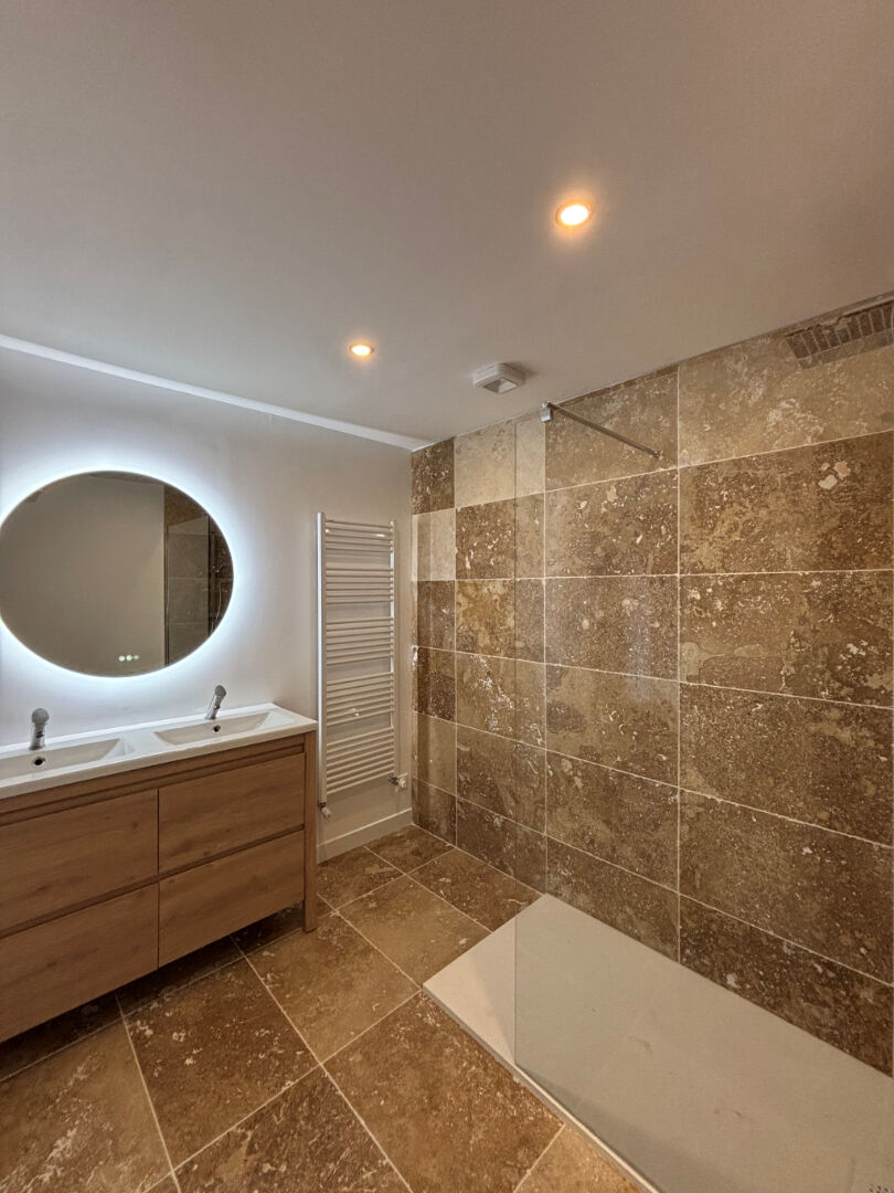 LOT  2 APPARTEMENT PORTE GAUCHE