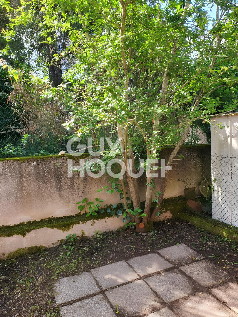 GARAGE FERME ET JARDINET PRIVATIF TOURNEFEUILLE