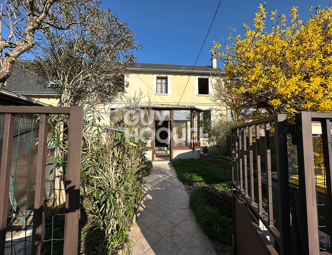 Charmante Maison avec véranda et cour - Quartier calme