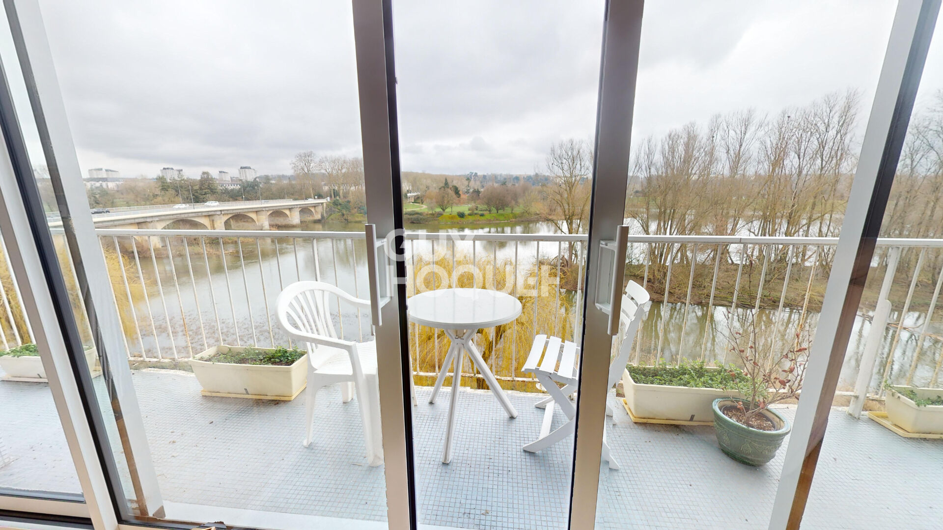 Très bel appartement de149 M²- 4 Chambres- Vue sur le Cher