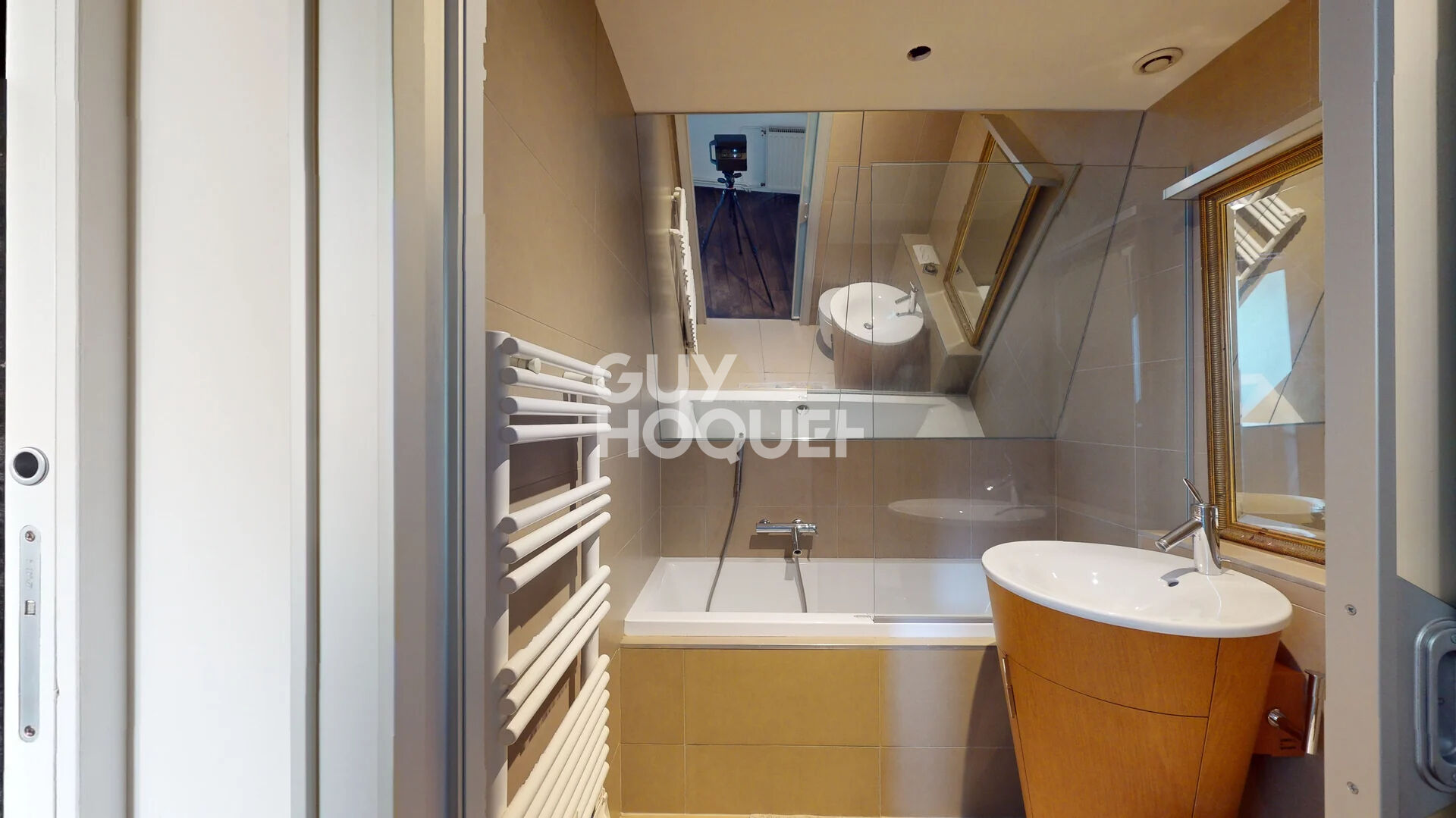 RARE AU COEUR DES HALLES