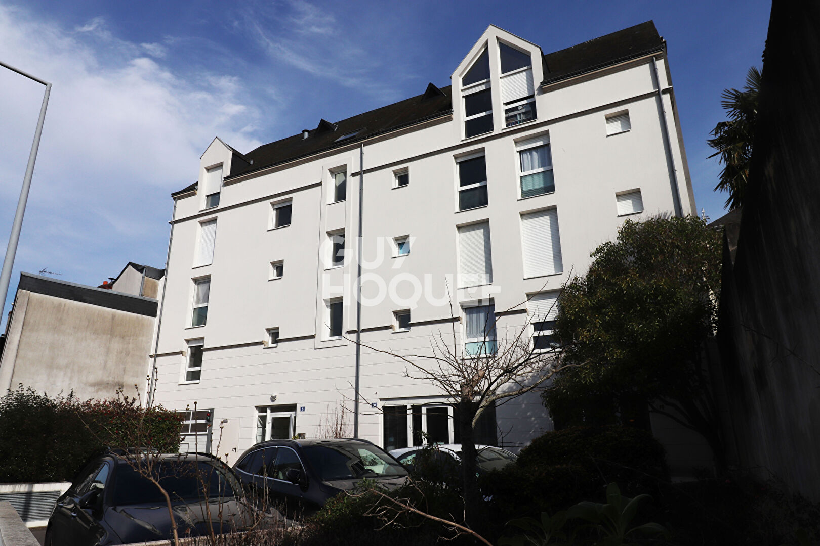 ENTRE LA FACULTE DE MEDECINE ET LA FACULTE DES TANNEURS