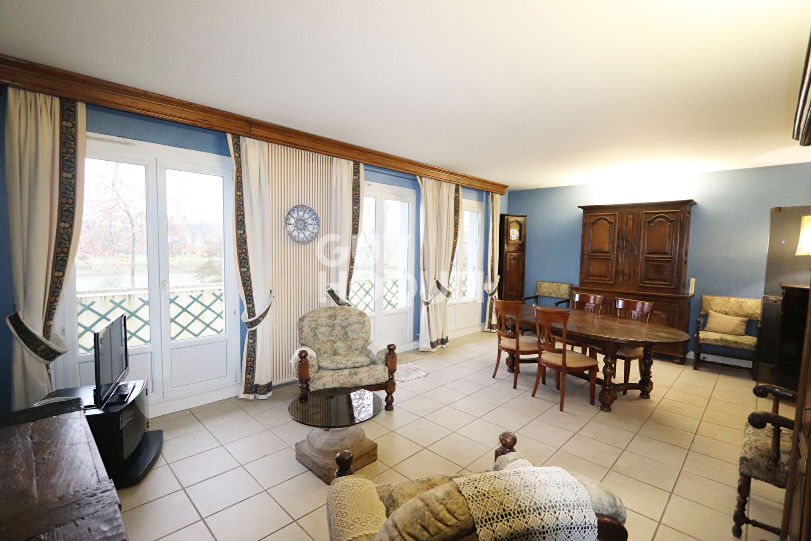 TOURS 5 MINUTES DES HALLES A PIED