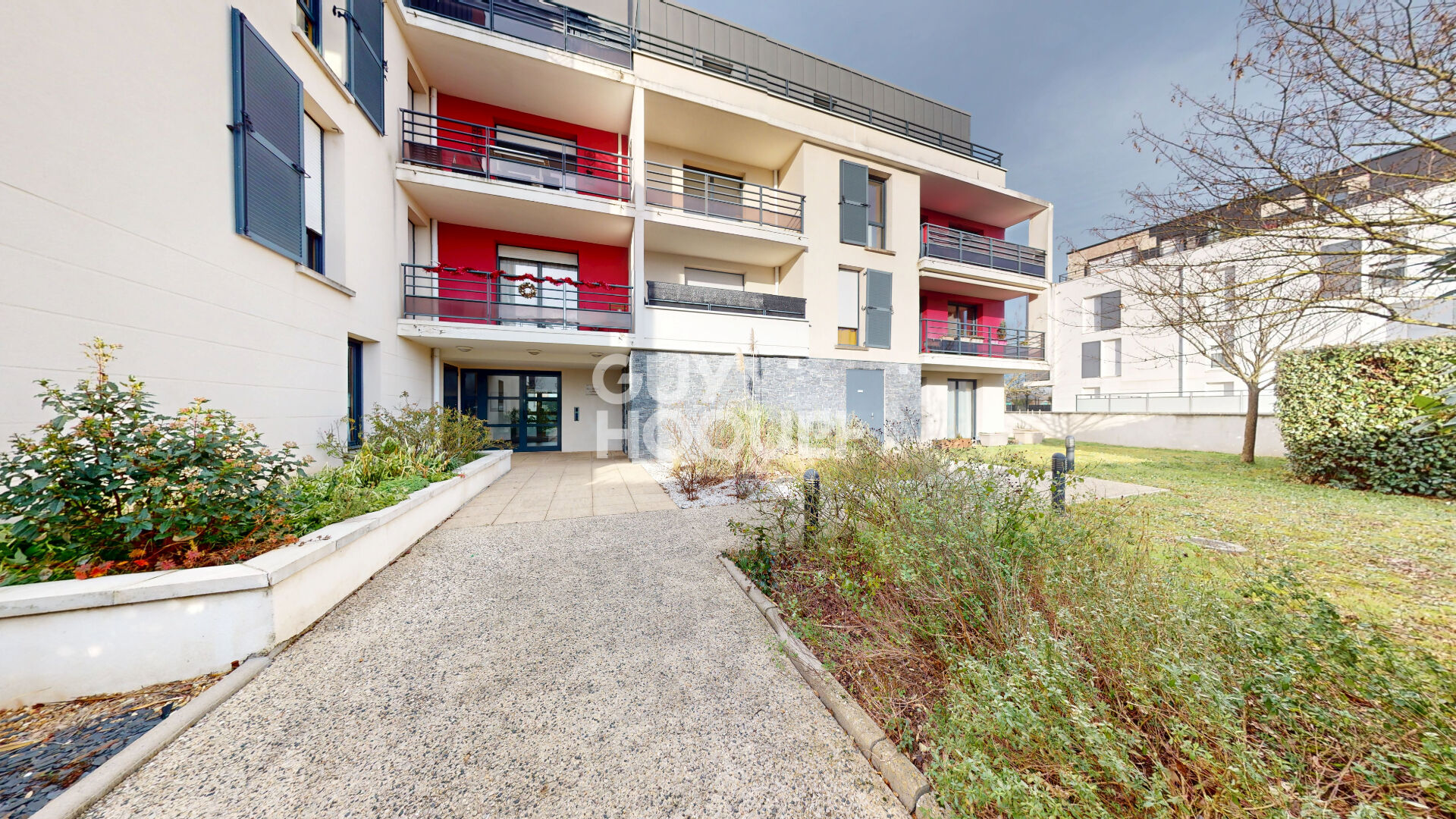 APPARTEMENT 3 PIECES - LIMITE ST CYR