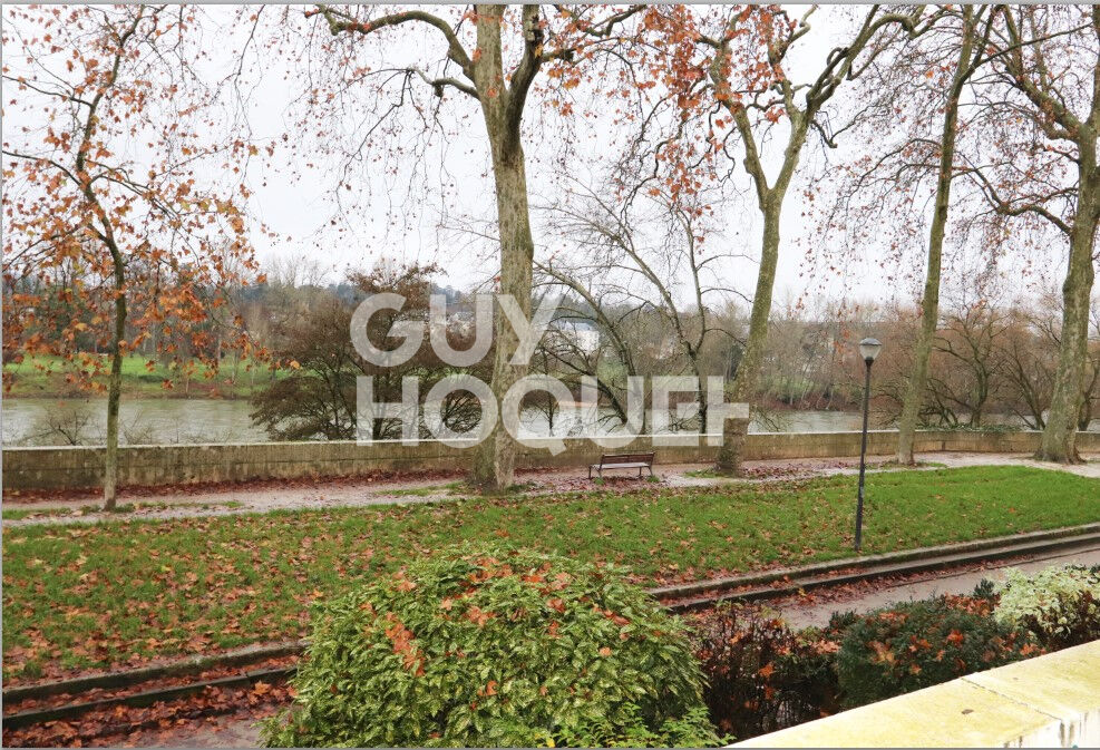 TOURS 5 MINUTES DES HALLES A PIED