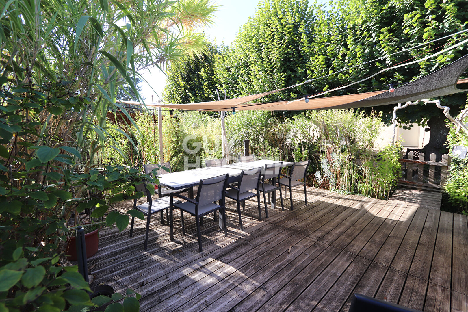 Maison Ancienne et Ensemble Immobilier sur ST GENOUPH