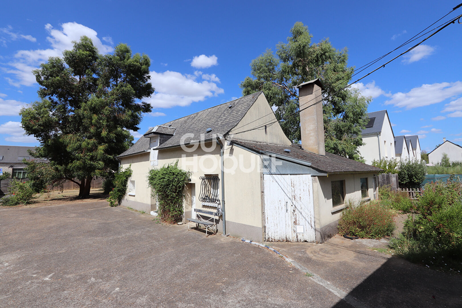 Maison Ancienne et Ensemble Immobilier sur ST GENOUPH