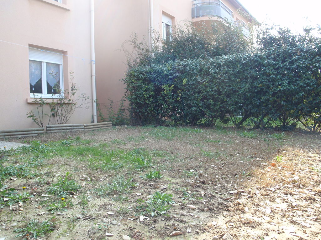 PORTES LES VALENCE - Rare T2 avec jardin